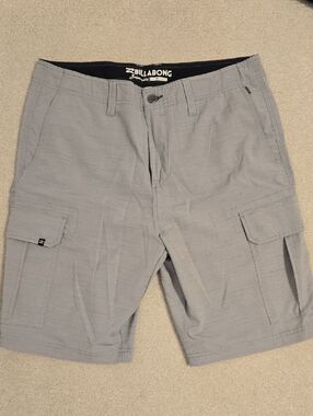 Billabong Light Gray Men's Cargo Hybrid Board Shorts Size 33
